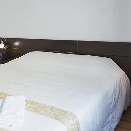 Modern Dlouha Apartment *